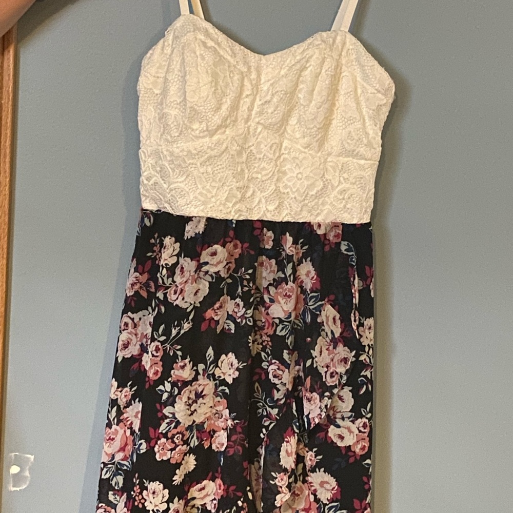 High-low ruffled dress, with cream lace top